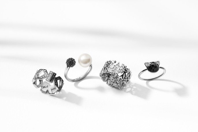 Украшения с кристаллами Swarovski авторства Карла Лагерфельда